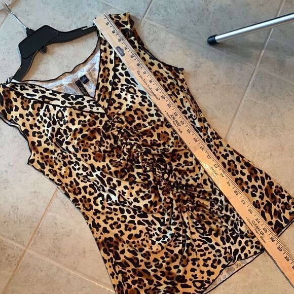 Essentials by Milano Size Medium sleeveless cheetah top with raw edge hems - Picture 7 of 9